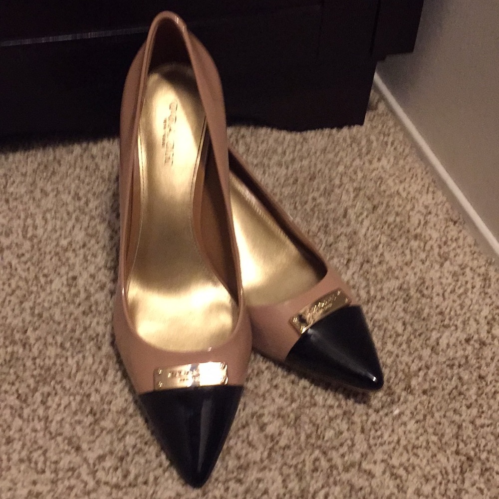 Coach pumps